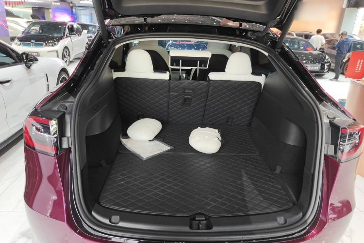 Used Tesla Model Y 2023 Long-Range All-Wheel-Drive Version