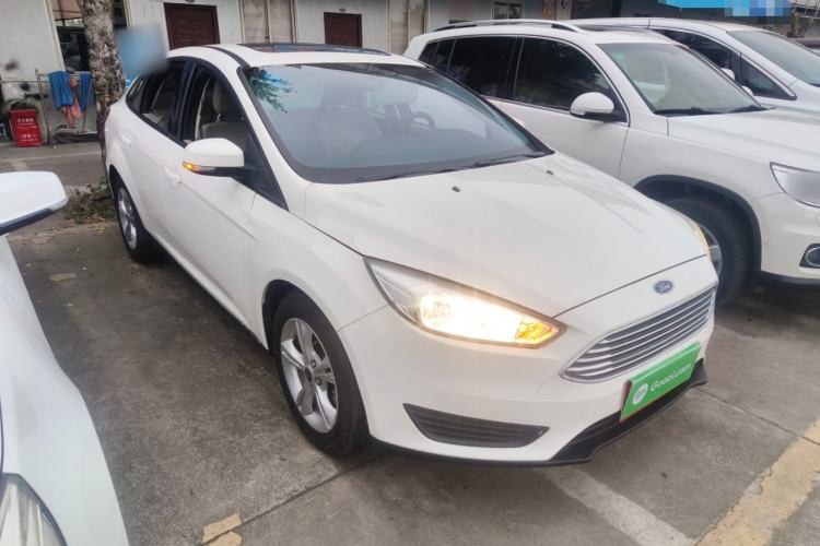Used Ford Focus 2018 Sedan Classic 1.6L Manual Comfort Plus SmartDrive Edition Front Right 45 Deg