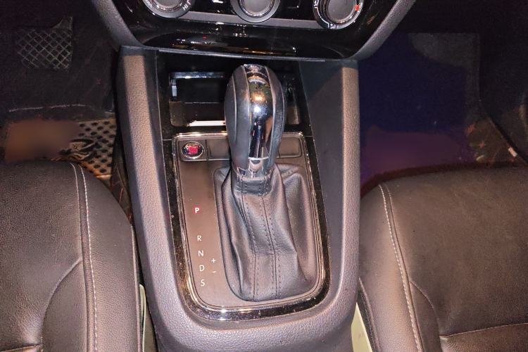 Used Volkswagen Sagitar 2017 1.6L Automatic Comfort Model Gear Lever