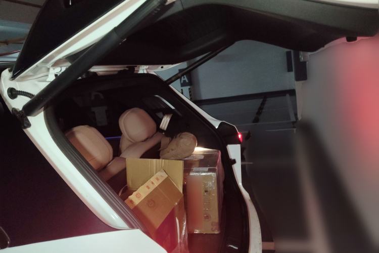 Used ONVO Luxeed L90 2025 Model—Ultra Six-Seater Version
