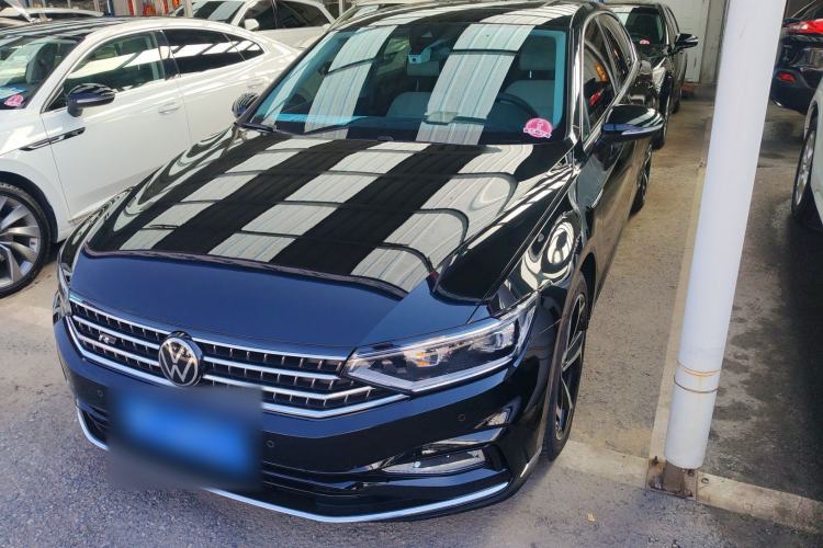 Used Volkswagen Magotan 2025 Revised Version Zhongxiang Edition 330TSI DSG Luxury Trim