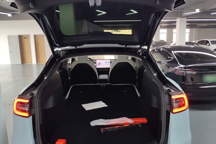 Used Tesla Model Y 2022 Long-Range All-Wheel-Drive Version
