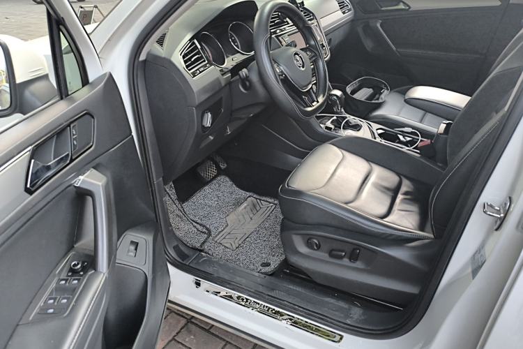 Used Volkswagen Tiguan L 2018 380TSI Automatic All-Wheel Drive Luxury Edition Driver Seat