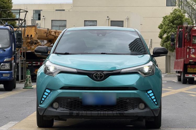 Used Toyota C-HR 2018 2.0L Luxury Sunroof Version China VI Standard
