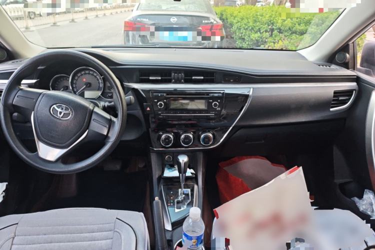 Used Toyota Corolla 2014 1.6L CVT GL Center Console