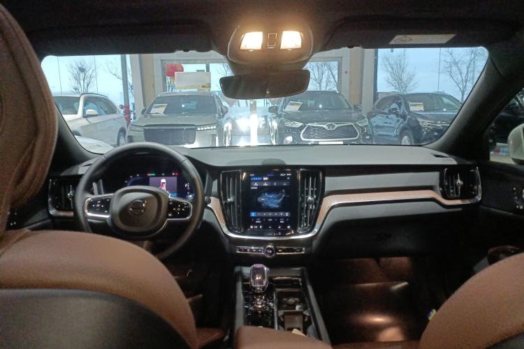 Used Volvo S60 2023 B4 Zhiyuan Luxury Edition
