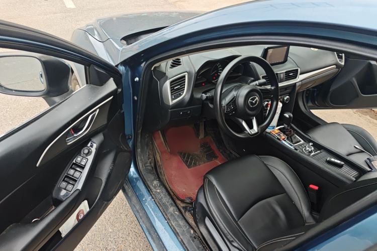 Used Mazda 3 Axela 2019 Cloud-Controlled Sedan 1.5L Automatic Luxury Model China VI Standard Interior 3