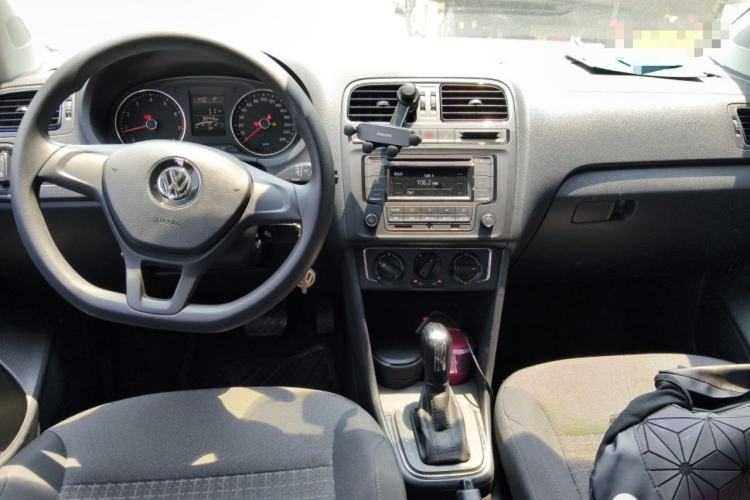 Used Volkswagen Polo 2014 1.6L Automatic Comfort Edition Center Console