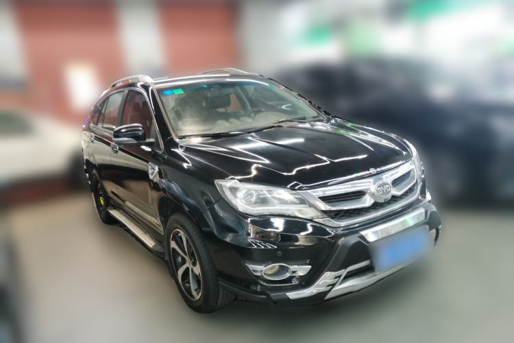 Used BYD S7 2015 2.0T Upgraded Automatic Flagship Version Front Right 45 Deg