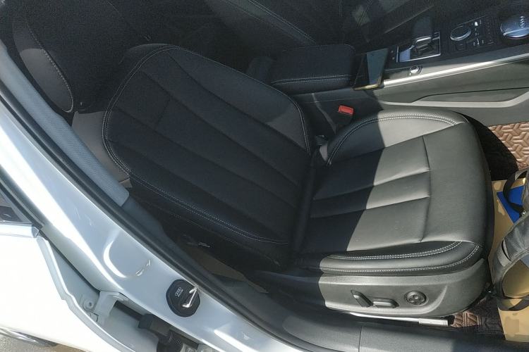 Used Audi A4L 2019 40 TFSI Ambition China VI Right Front Seat