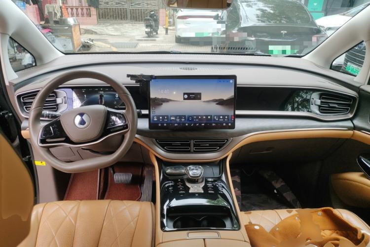 Used Denza D9 2022 DM-i 1040 Prestige Model