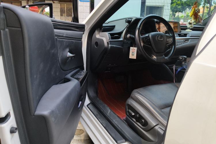 Used Lexus ES 2018 200 Excellence Edition China VI Standard
