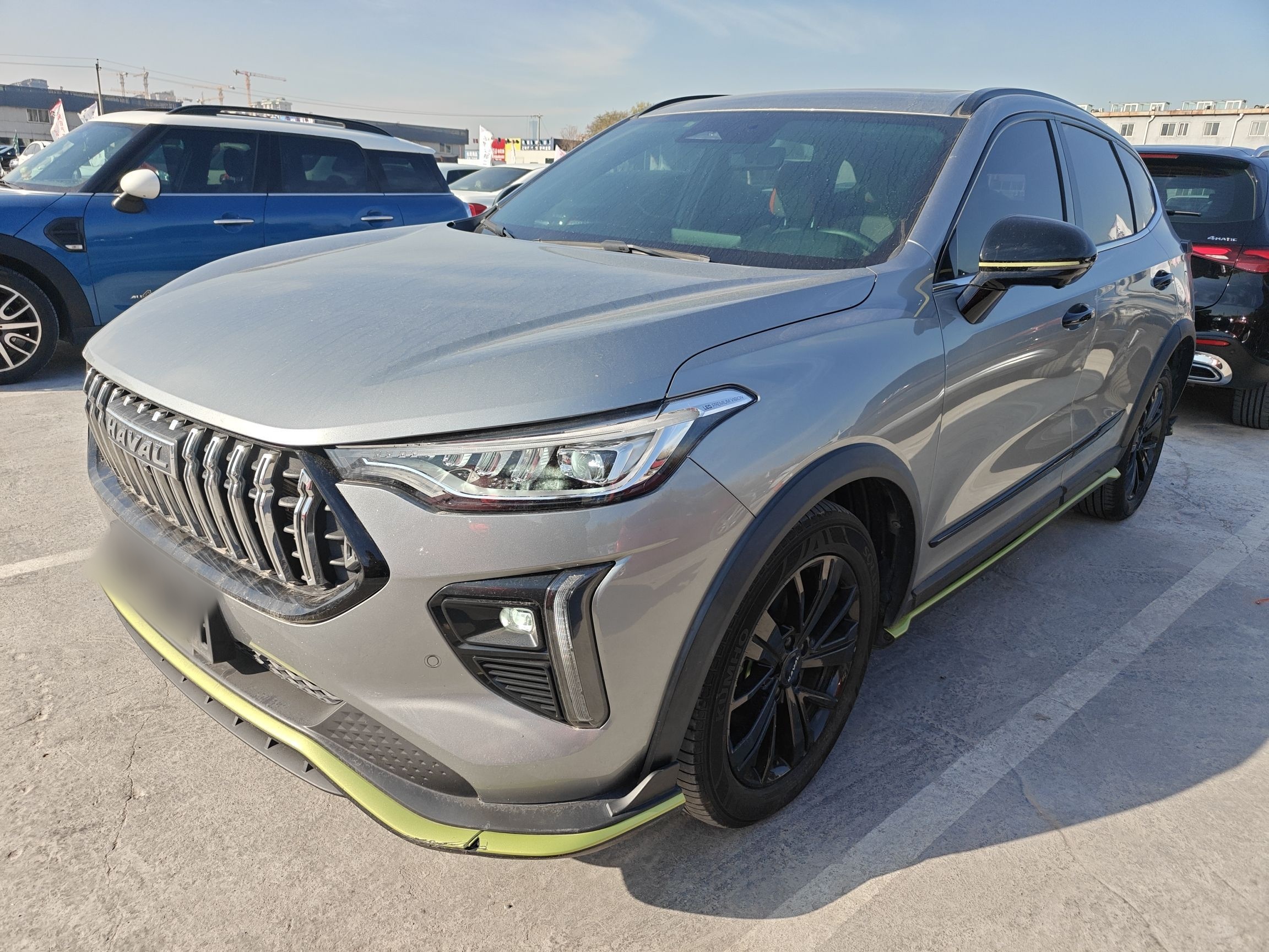 Под передней частью автомобиля