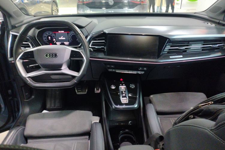 Used Audi Q4 e-tron 2022 50 e-tron quattro Visionary Edition Center Console