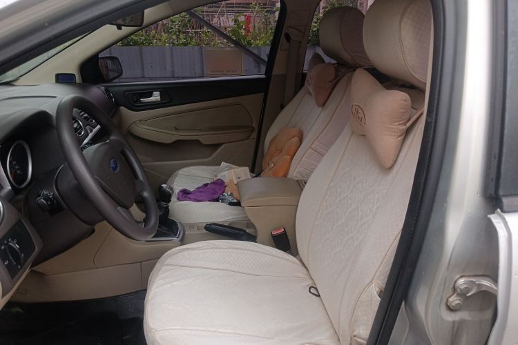 Used Ford Focus 2013 Sedan Classic 1.8L Manual Base Model