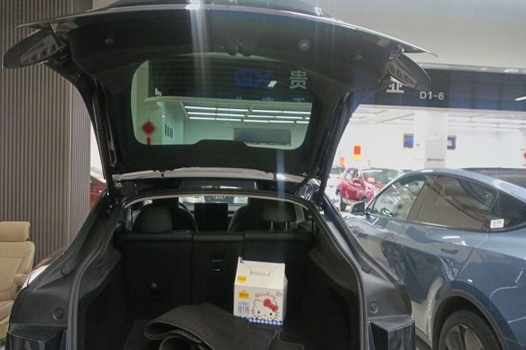 Used Tesla Model Y 2025 Long-Range All-Wheel-Drive Version
