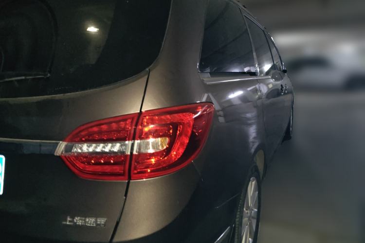 Used Buick GL8 2015 2.4L Luxury Business Premium Edition Rear Right 45 Deg