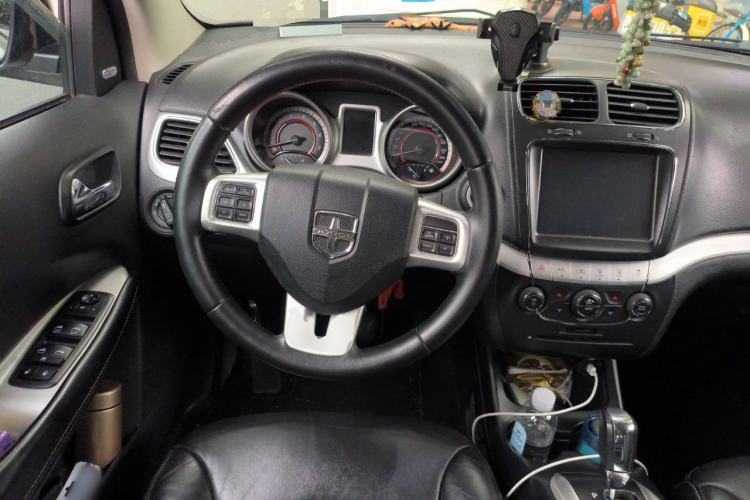 Used Dodge Journey 2013 2.4L Two-Wheel Drive Luxury Version