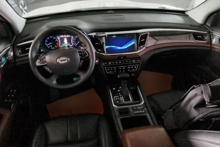 Used GAC Trumpchi GS8 2017 320T Two-Wheel Drive Luxury Smart Connectivity Version (7 Seats) Center Console