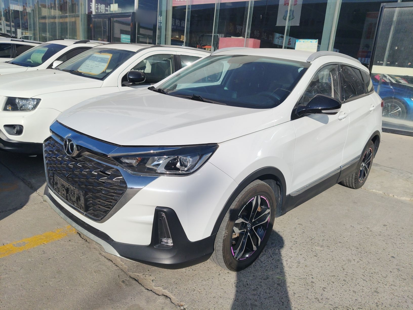 تحت مقدمة السيارة