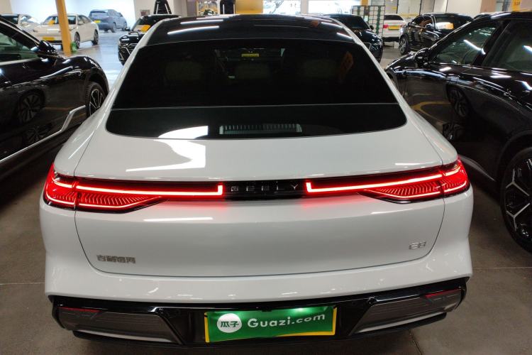 Used Geely Galaxy E8 2024 665 km Range Rear-Drive Starship Long-Range Version