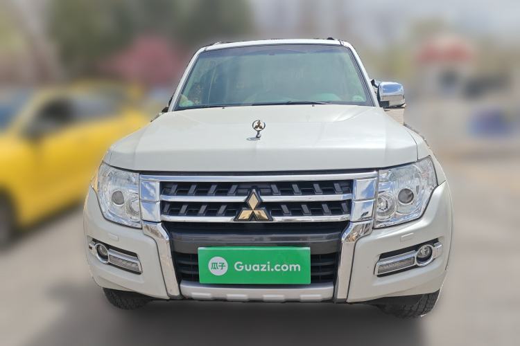 Used Mitsubishi Pajero  Front