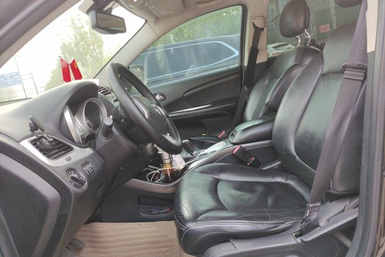 Used Dodge Journey 2013 2.4L Two-Wheel Drive Luxury Version Left Front Seat