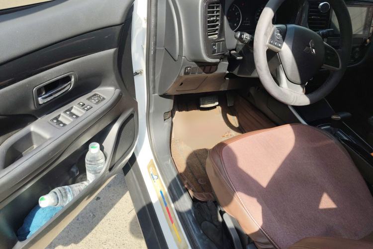 Used Mitsubishi Outlander 2020 2.0L Two-Wheel Drive Comfort Edition 5 Seats Driver Seat