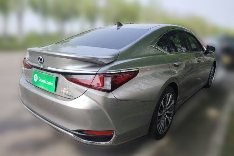Used Lexus ES 2020 300h Deluxe Edition Rear Right 45 Deg
