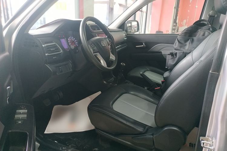 Used Great Wall Wingle 5 2023 2.0T Diesel Two-Wheel Drive Elite Flatbed Truck Interior 3