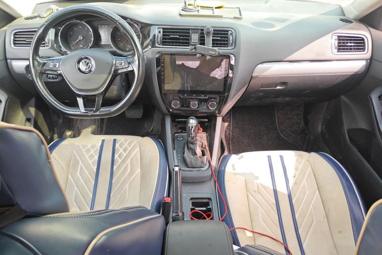 Used Volkswagen Sagitar 2018 280TSI DSG Ignite Edition Center Console
