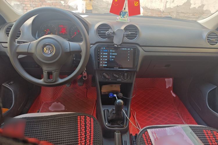 Used Volkswagen Jetta 2015 Value Edition 1.6L Manual Fashionable Style Center Console