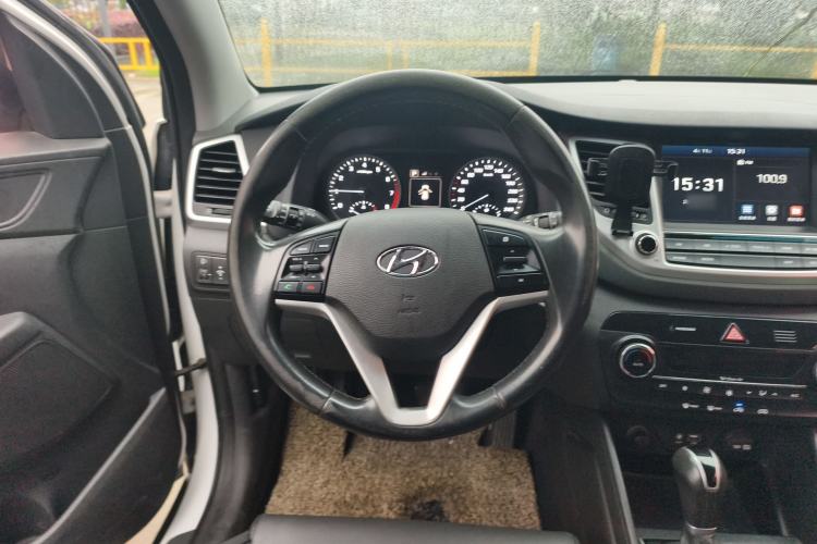 Used Hyundai Tucson 2015 1.6T Dual-Clutch Two-Wheel-Drive Smart Model Steering Wheel