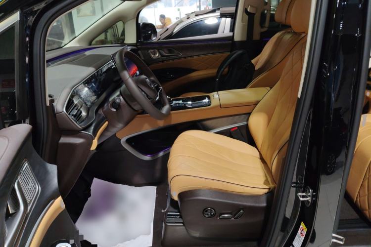 Used Denza D9 2024 DM-i 980 Four-Wheel Drive Prestige Model
