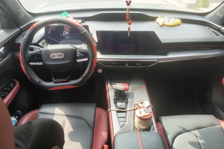 Used CHANGAN OSHAN Z6 2023 Blue Whale 2.0T Automatic Zhiyuan Model Center Console