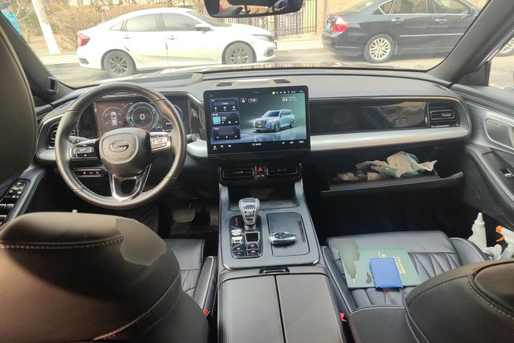 Used GAC Trumpchi GS8 2022 Dual-Engine Series 2.0TM Four-Wheel Drive Flagship Edition (7 Seats) Center Console