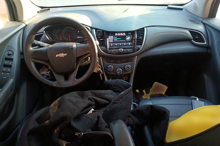 Used Chevrolet Trax 2018 330T Automatic Two-Wheel Drive Elite Model Center Console