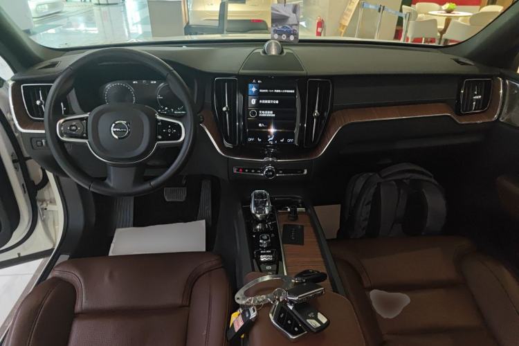 Used Volvo XC60 New Energy 2021 T8 e-Drive Hybrid Luxury Edition
