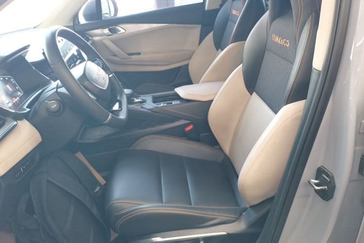 Used Lynk & Co 06 EM-P 2022 PHEV 84 km Range Pro Version