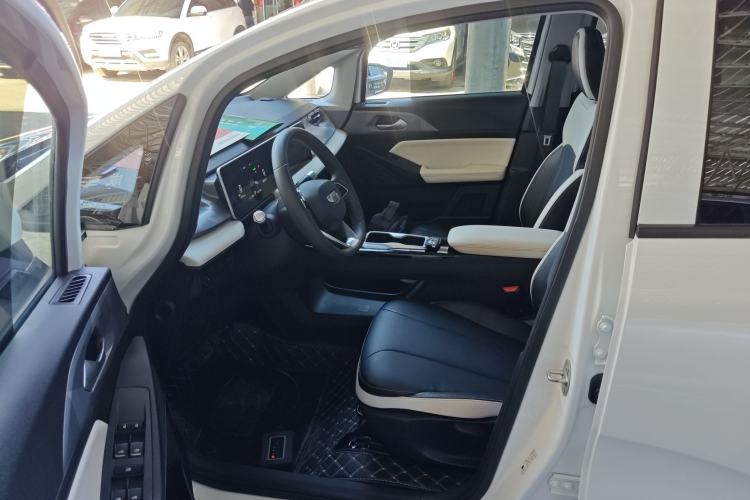 Used Geometry E Firefly 2024 401km Starlight Left Front Seat