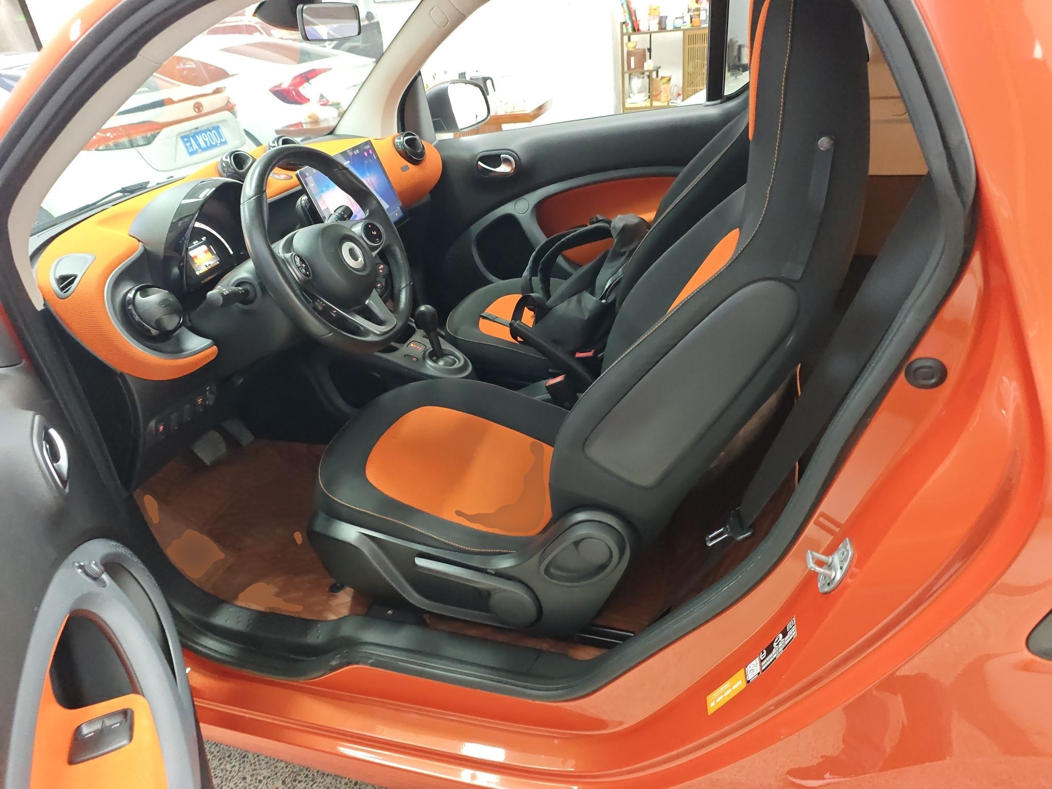 Переднее сиденье в автомобиле