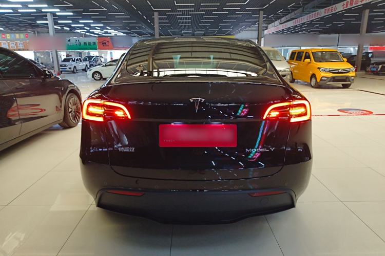 Used Tesla Model Y 2023 Long-Range All-Wheel-Drive Version