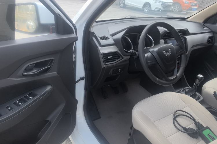 Used Wuling Hongguang 2019 1.5L S Standard Version China VI LAR
