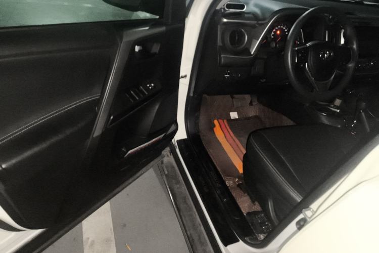 Used Toyota RAV4 2019 2.0L CVT Two-Wheel Drive Pioneer Edition China VI Standard