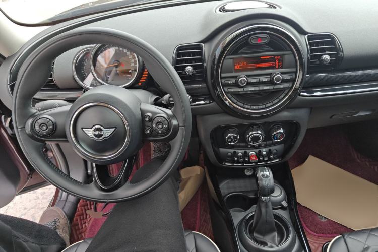 Used MINI Clubman 2016 1.5T ONE Internet Limited Edition Center Console