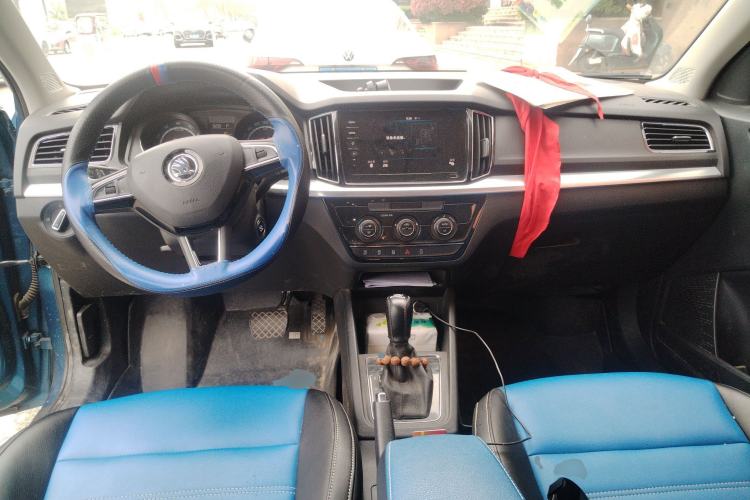 Used Skoda Kamiq 2020 1.5L Automatic Comfort Edition Center Console