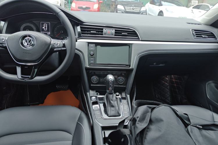 Used Volkswagen Lamando 2019 280TSI DSG Comfort Edition China VI standard Center Console