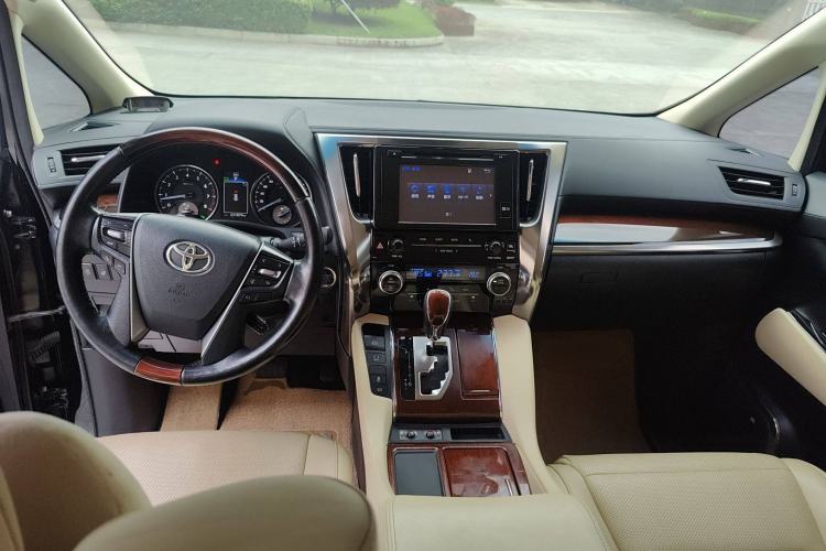 Used Toyota Alphard 2015 3.5L Luxury Edition
