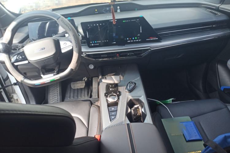 Used CHANGAN OSHAN Z6 New Energy 2023 ZhiDian iDD 150KM Flagship PLUS Center Console