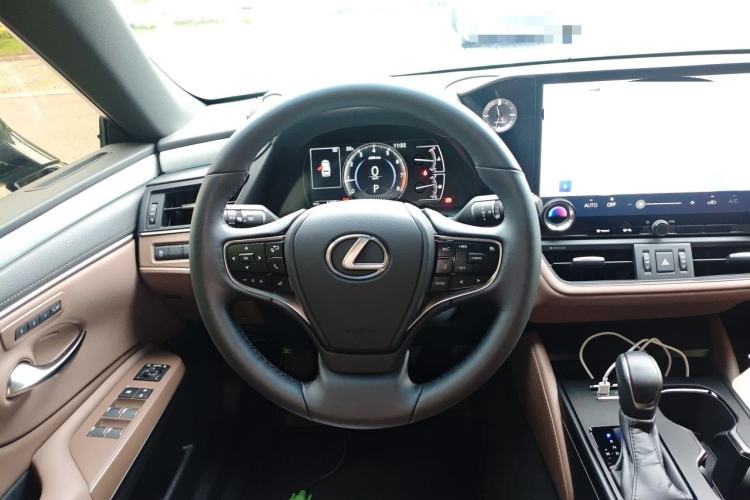 Used Lexus ES 2025 200 Premium Edition
